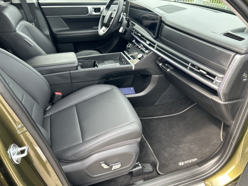Fahrzeugabbildung Hyundai SANTA FE HEV MY25 1.6 AT 2WD Prime Smart Sense+ Navi Digitales Cockpit Soundsystem