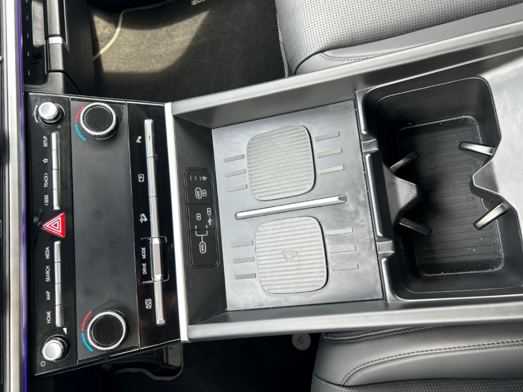 Fahrzeugabbildung Hyundai SANTA FE HEV MY25 1.6 AT 2WD Prime Smart Sense+ Navi Digitales Cockpit Soundsystem