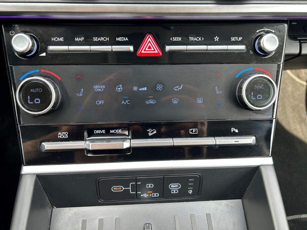 Fahrzeugabbildung Hyundai SANTA FE HEV MY25 1.6 AT 2WD Prime Smart Sense+ Navi Digitales Cockpit Soundsystem