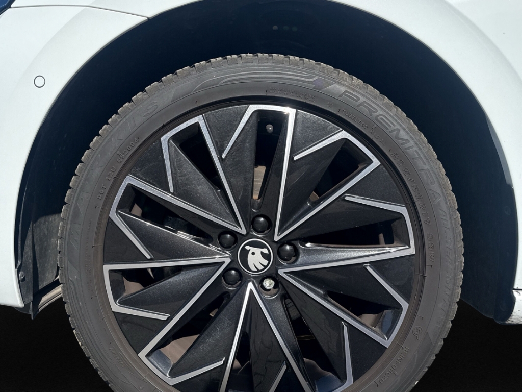 Fahrzeugabbildung SKODA Scala 1.5 TSI Tour MatrLED Nav Temp SHZ elHe Kam