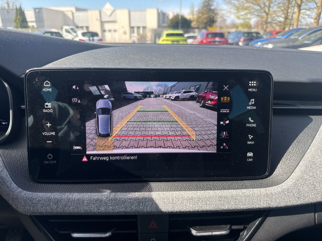 Fahrzeugabbildung SKODA Scala 1.5 TSI Tour MatrLED Nav Temp SHZ elHe Kam