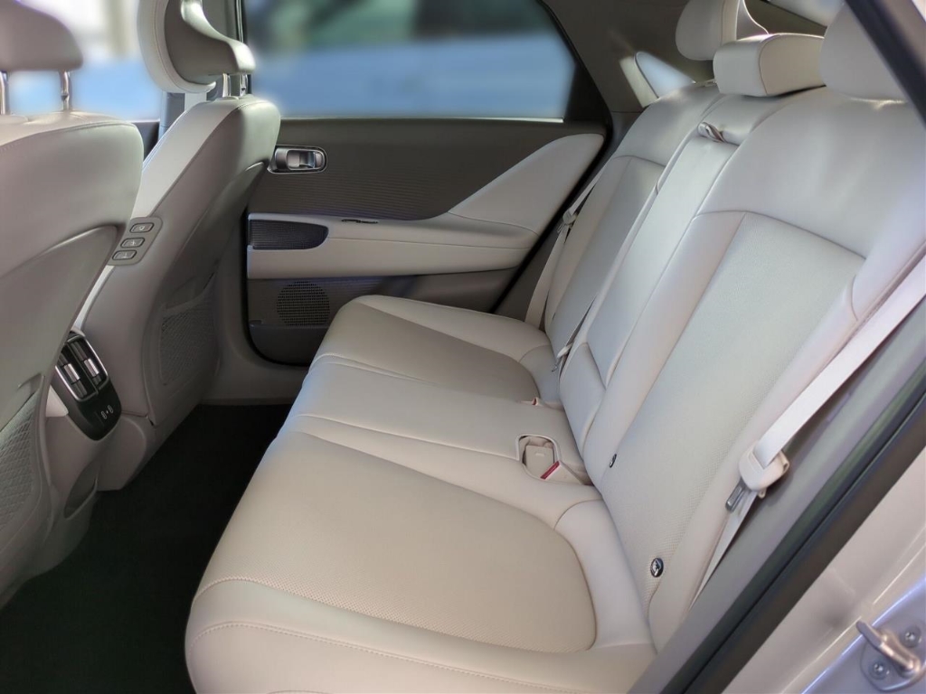 Fahrzeugabbildung Hyundai IONIQ 6 77,4kWh 2WD UNIQ Digi-Spiegel 20LM Schiebedach HUD Navi Digitales Cockpit