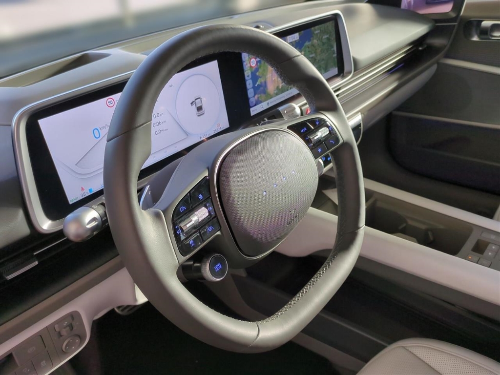 Fahrzeugabbildung Hyundai IONIQ 6 77,4kWh 2WD UNIQ Digi-Spiegel 20LM Schiebedach HUD Navi Digitales Cockpit