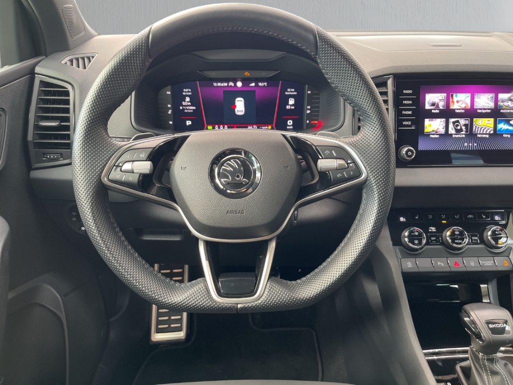 Fahrzeugabbildung SKODA Karoq 1.5 TSI DSG Sportline AHK Pano LED SHZ PDC