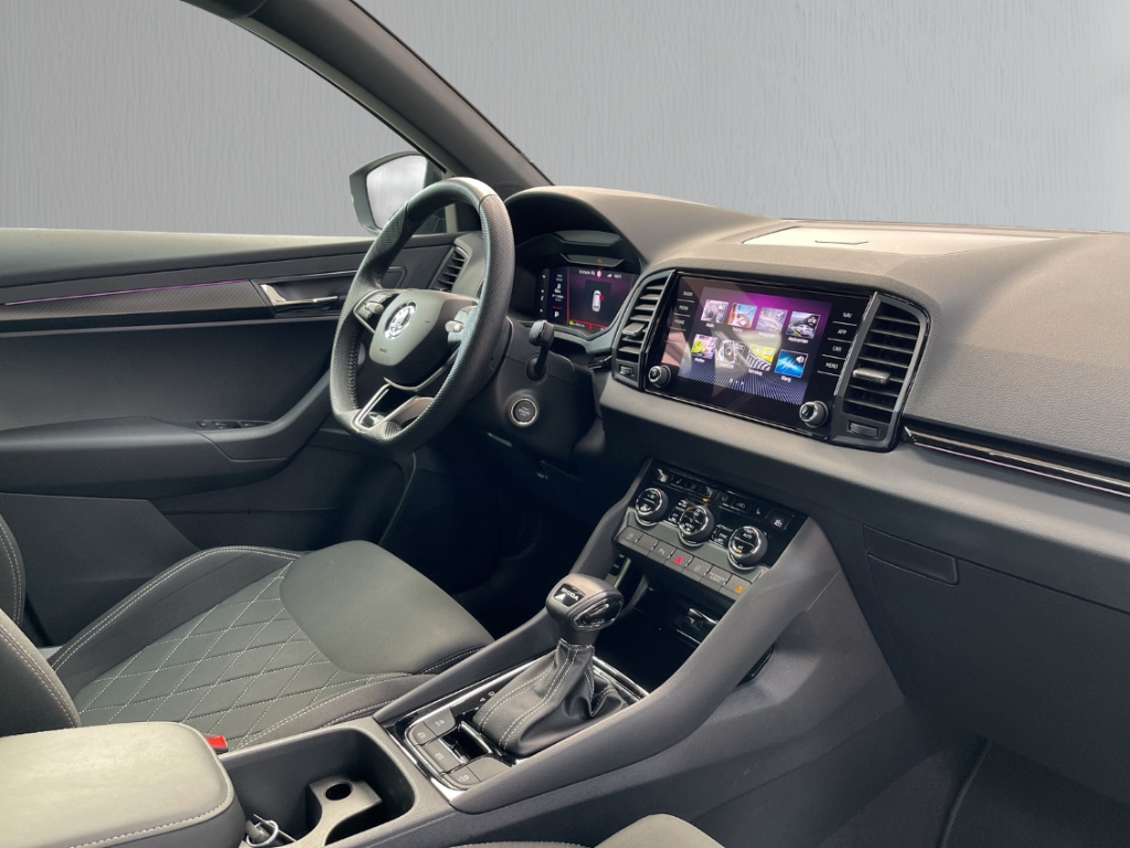 Fahrzeugabbildung SKODA Karoq 1.5 TSI DSG Sportline AHK Pano LED SHZ PDC