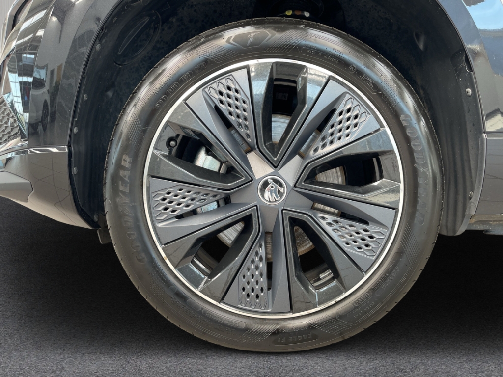 Fahrzeugabbildung SKODA Karoq 1.5 TSI DSG Sportline AHK Pano LED SHZ PDC