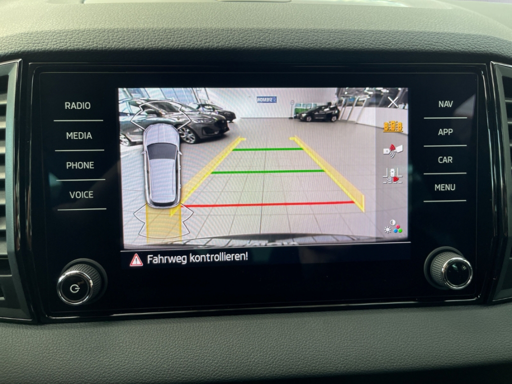 Fahrzeugabbildung SKODA Karoq 1.5 TSI DSG Sportline AHK Pano LED SHZ PDC