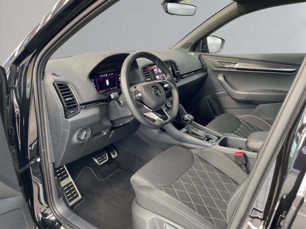 Fahrzeugabbildung SKODA Karoq 1.5 TSI DSG Sportline AHK Pano LED SHZ PDC