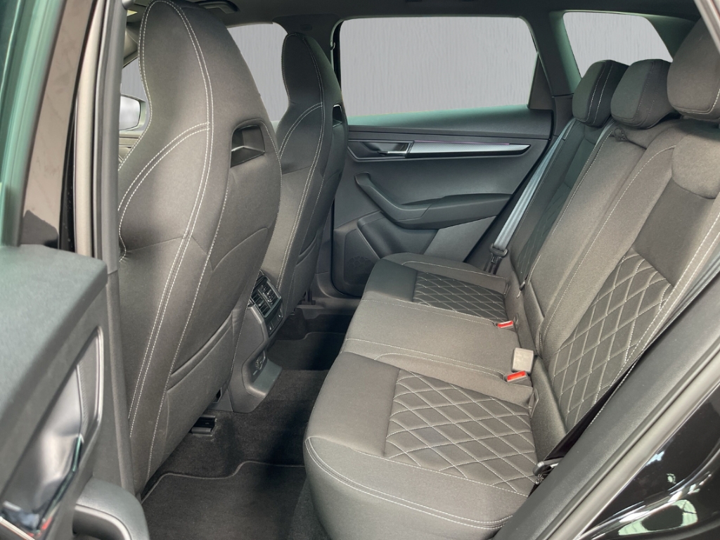 Fahrzeugabbildung SKODA Karoq 1.5 TSI DSG Sportline AHK Pano LED SHZ PDC