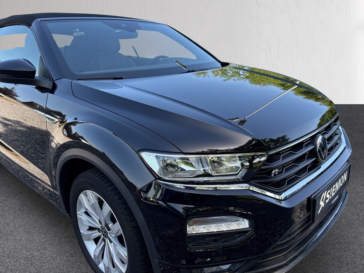 Fahrzeugabbildung Volkswagen T-Roc Cabrio R-Line 1,5TSI SHZ RFK LED LMF PDC
