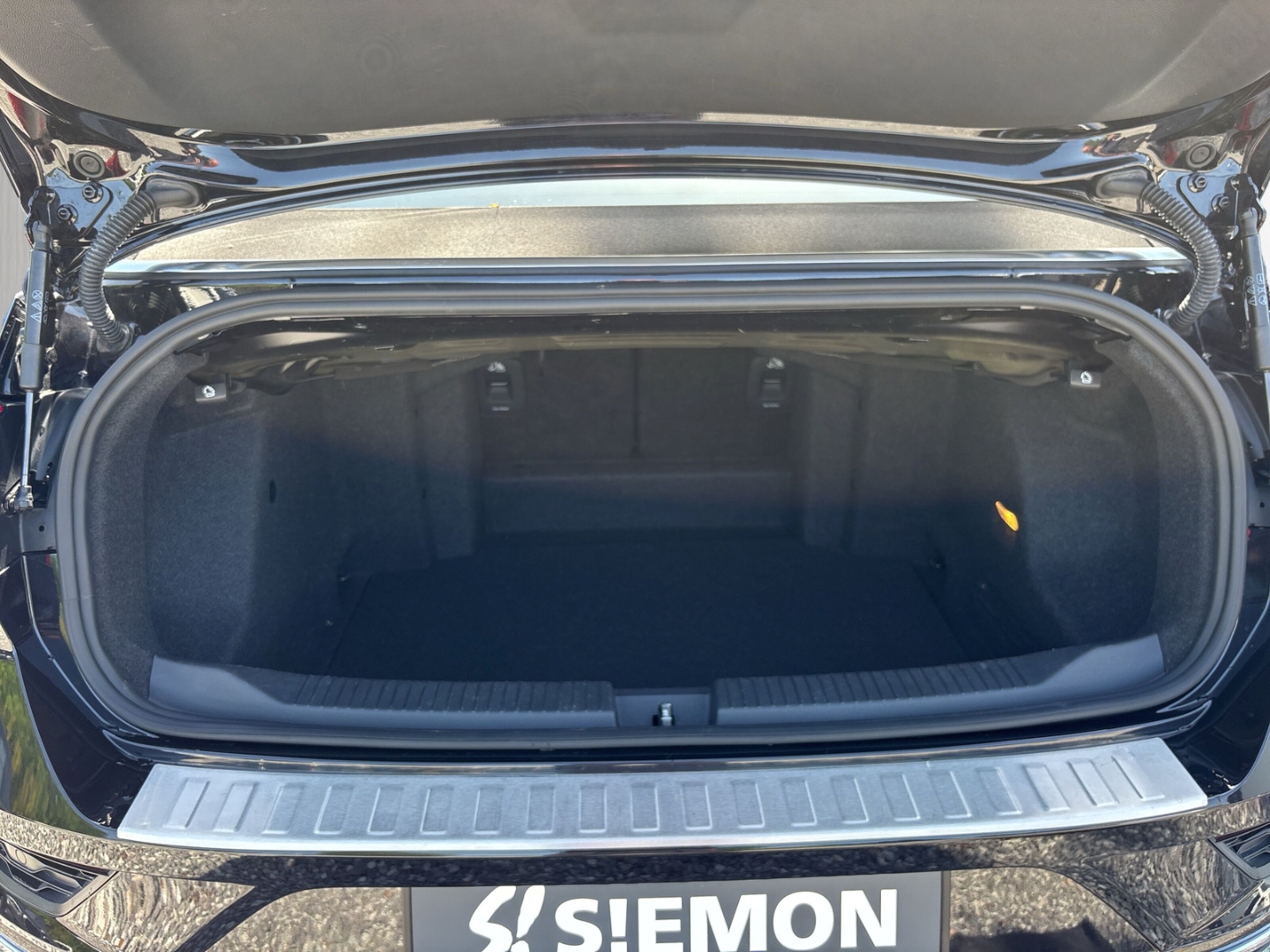 Fahrzeugabbildung Volkswagen T-Roc Cabrio R-Line 1,5TSI SHZ RFK LED LMF PDC