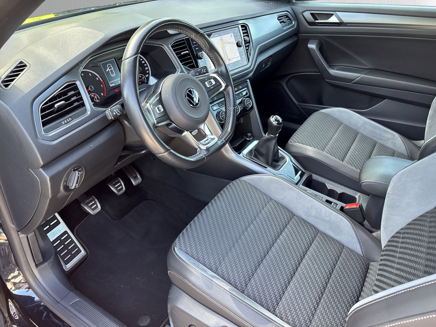 Fahrzeugabbildung Volkswagen T-Roc Cabrio R-Line 1,5TSI SHZ RFK LED LMF PDC