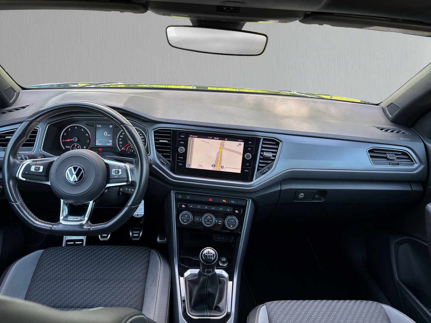 Fahrzeugabbildung Volkswagen T-Roc Cabrio R-Line 1,5TSI SHZ RFK LED LMF PDC