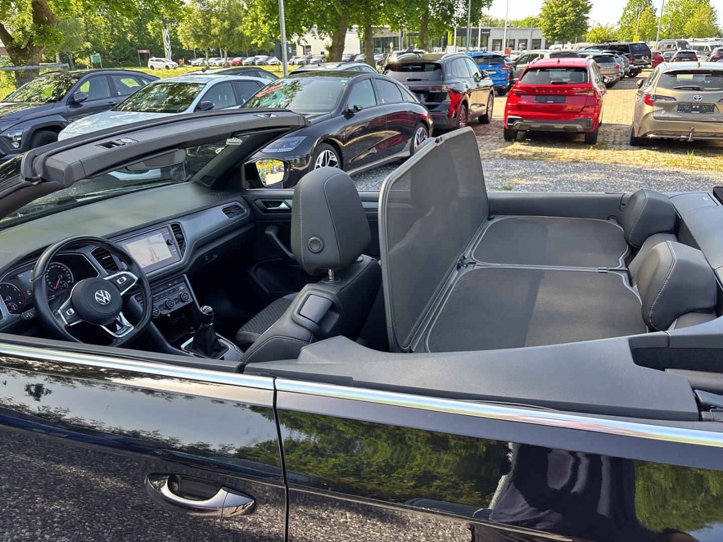 Fahrzeugabbildung Volkswagen T-Roc Cabrio R-Line 1,5TSI SHZ RFK LED LMF PDC