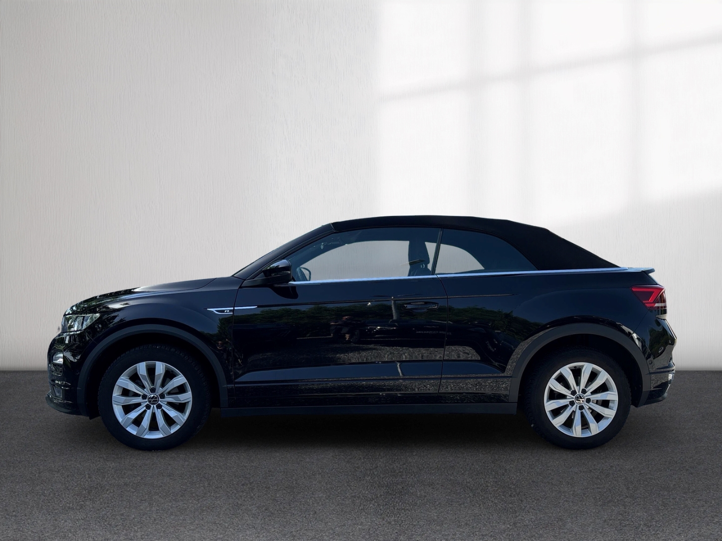 Fahrzeugabbildung Volkswagen T-Roc Cabrio R-Line 1,5TSI SHZ RFK LED LMF PDC