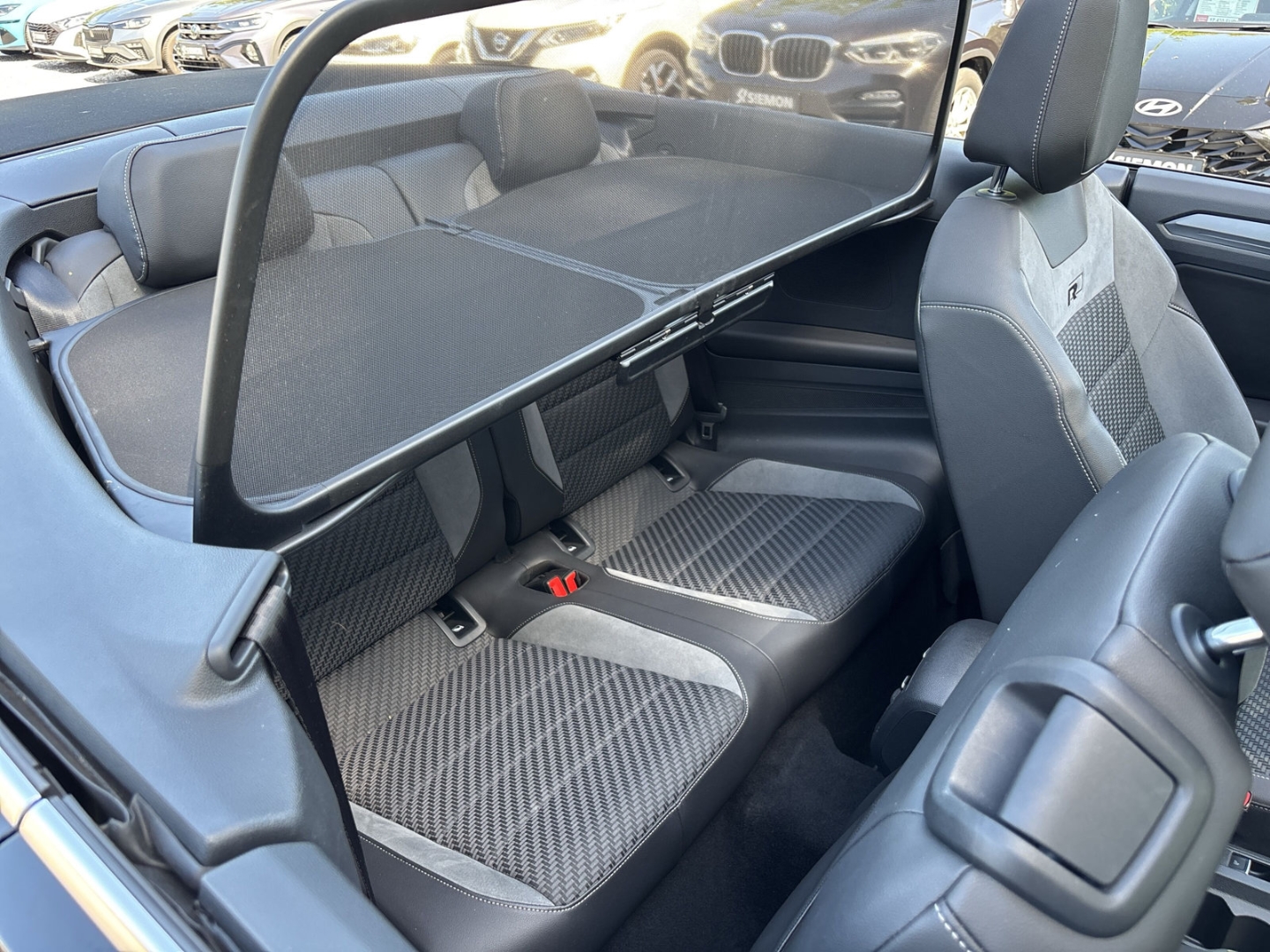Fahrzeugabbildung Volkswagen T-Roc Cabrio R-Line 1,5TSI SHZ RFK LED LMF PDC