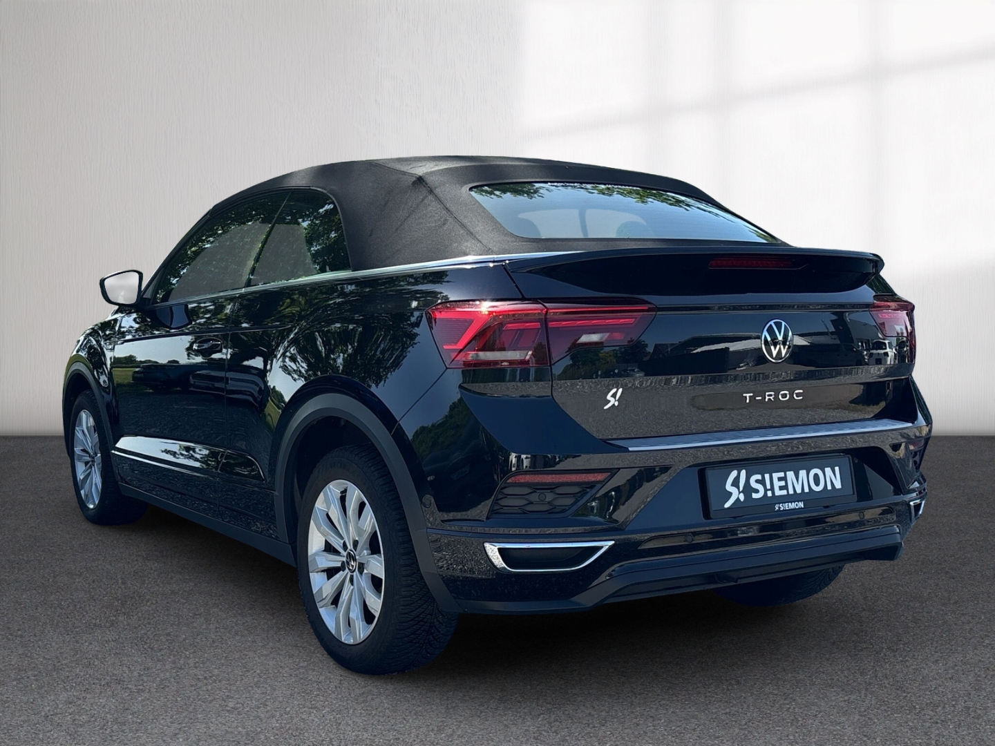 Fahrzeugabbildung Volkswagen T-Roc Cabrio R-Line 1,5TSI SHZ RFK LED LMF PDC