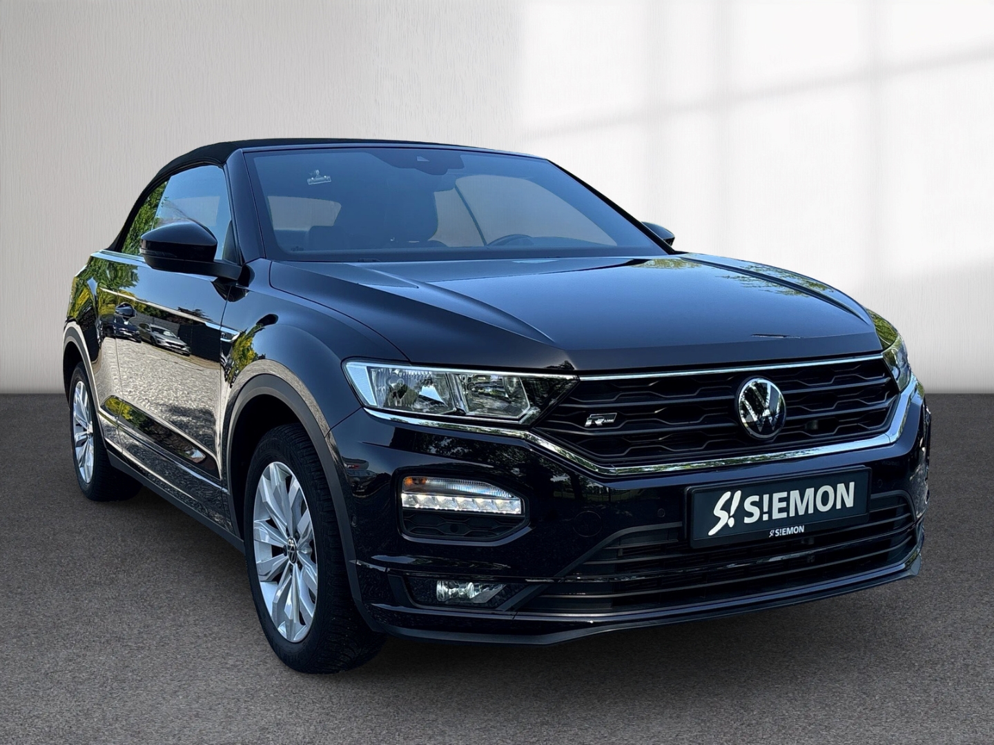 Fahrzeugabbildung Volkswagen T-Roc Cabrio R-Line 1,5TSI SHZ RFK LED LMF PDC