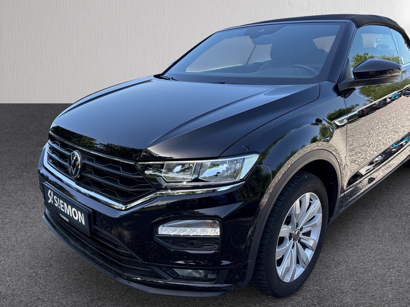 Fahrzeugabbildung Volkswagen T-Roc Cabrio R-Line 1,5TSI SHZ RFK LED LMF PDC