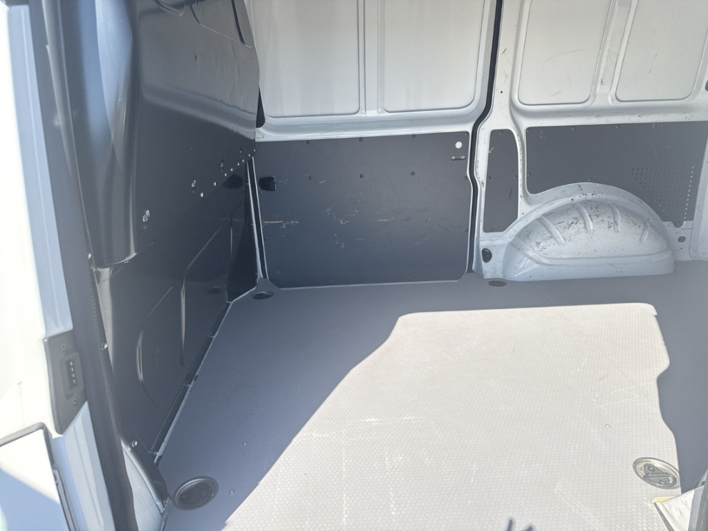Fahrzeugabbildung Volkswagen Transporter 6.1 TDI Kasten eFH PDC Klima ZV MAL