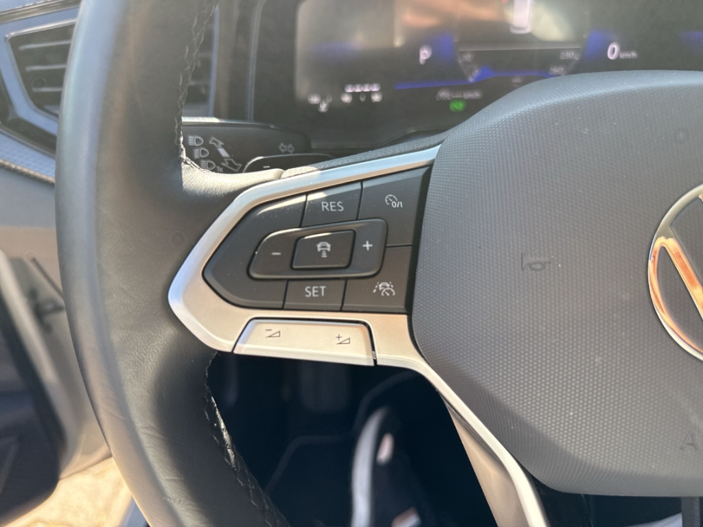 Fahrzeugabbildung Volkswagen Polo 1.0 TSI DSG Life IQ.Drive SHZ LED PDC CarPlay