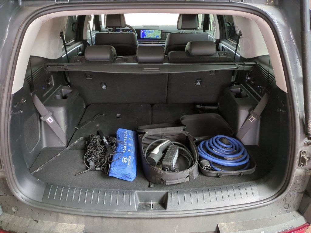 Fahrzeugabbildung Hyundai SANTA FE PHEV MY25 1.6 AT 4WD Signature Komf.P Tech.P 7-Sitz Dig-KEY Leder Digi Cockpit