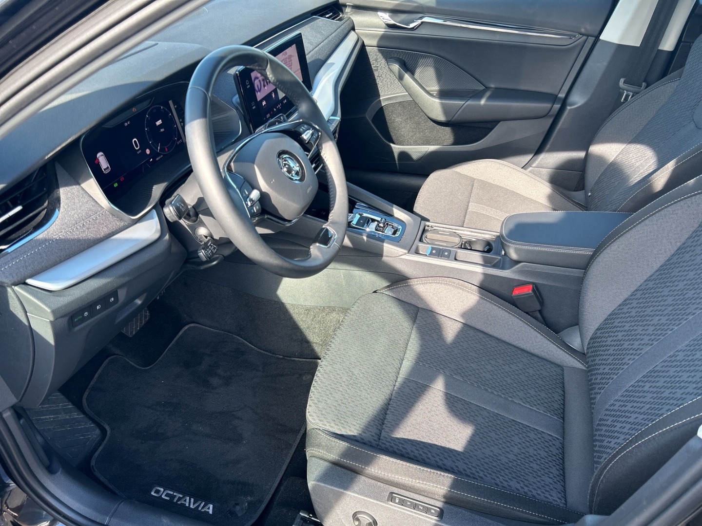 Fahrzeugabbildung SKODA Octavia Combi TDI DSG Style AHK Navi ACC HeadUp