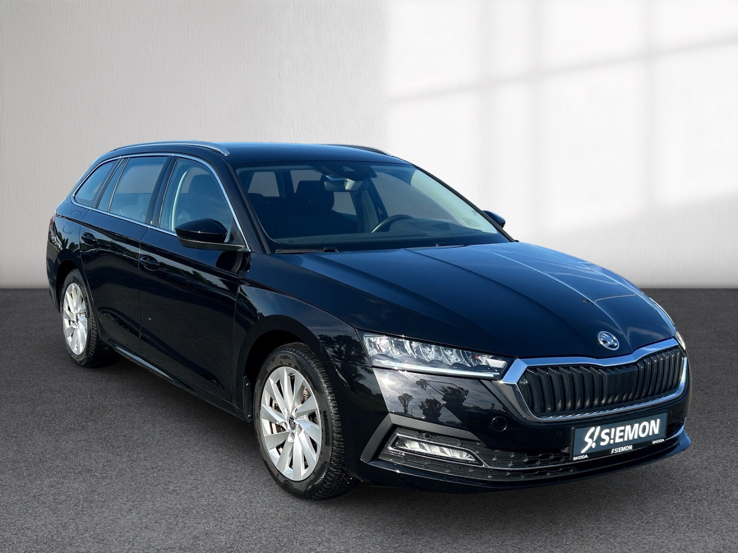 Fahrzeugabbildung SKODA Octavia Combi TDI DSG Style AHK Navi ACC HeadUp