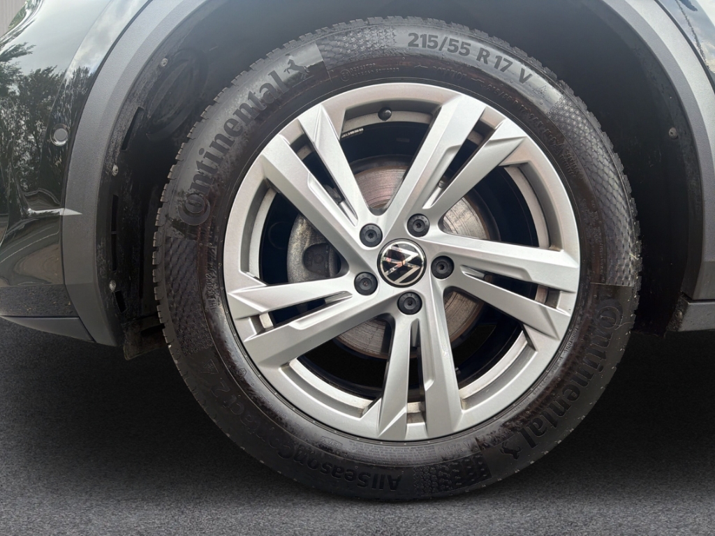 Fahrzeugabbildung Volkswagen T-Roc 1.5 TSI DSG R-Line AHK ACC R-Kam Navi SHZ