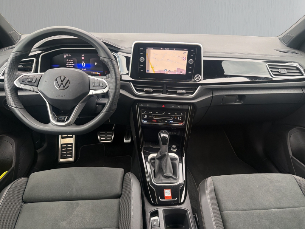 Fahrzeugabbildung Volkswagen T-Roc 1.5 TSI DSG R-Line AHK ACC R-Kam Navi SHZ