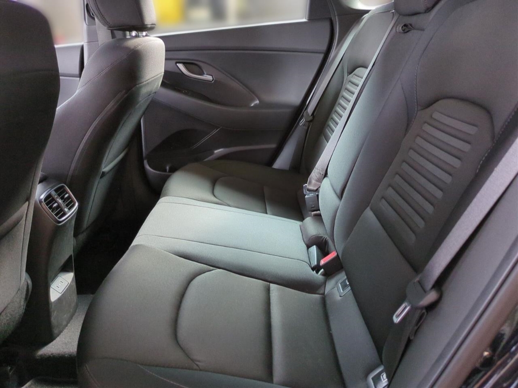 Fahrzeugabbildung Hyundai i30 FL 5trg 1.5 T-GDI DCT 48V Advantage Navi Digitales Cockpit LED Apple CarPlay Android Auto