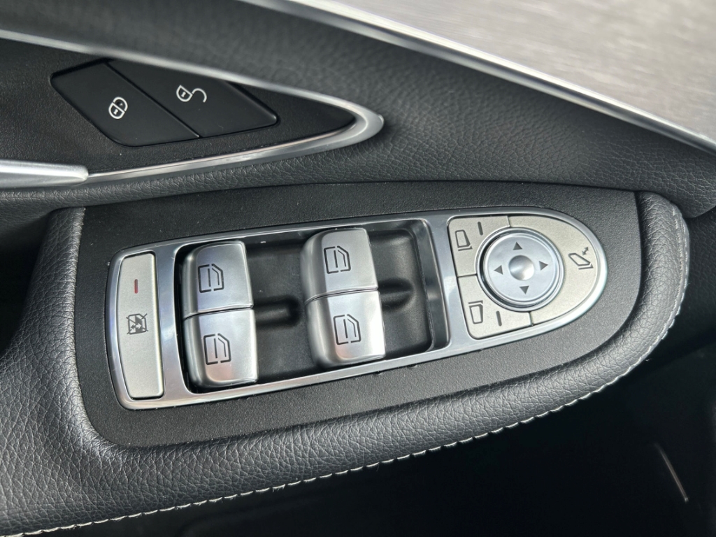 Fahrzeugabbildung Mercedes-Benz C 200 T Avantgarde AHK Navi LED SHZ RKam eHKL