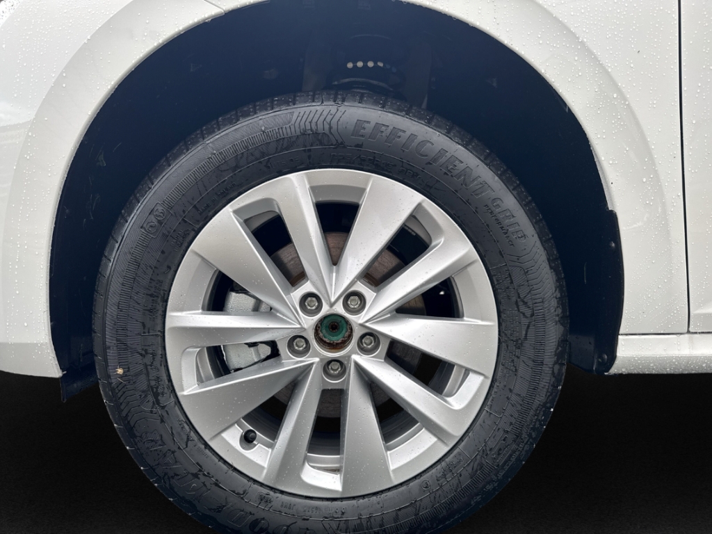 Fahrzeugabbildung SKODA Kamiq Selection 1.0 TSI Apple CarPlay LenkradHZG