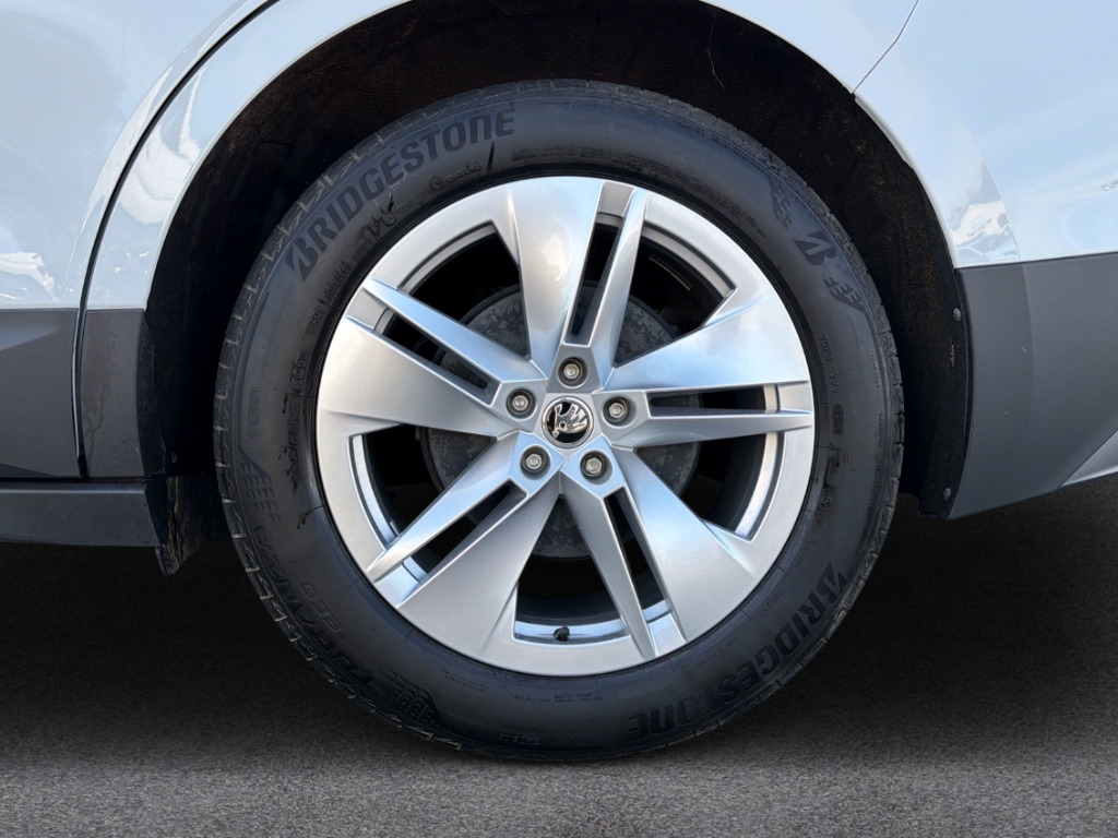 Fahrzeugabbildung SKODA Enyaq iV 50 Loft Navi Tempo PDC Kamera SmartLink