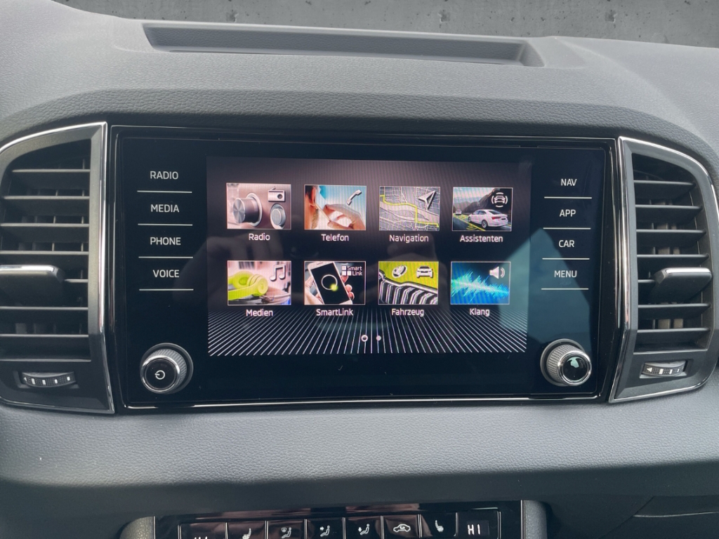 Fahrzeugabbildung SKODA Karoq 1.0 TSI TOUR Lodge Matrix AHK eHeck SHZ PDC