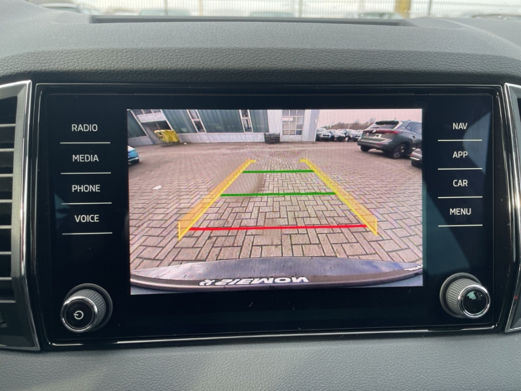 Fahrzeugabbildung SKODA Karoq 1.0 TSI TOUR Lodge Matrix AHK eHeck SHZ PDC