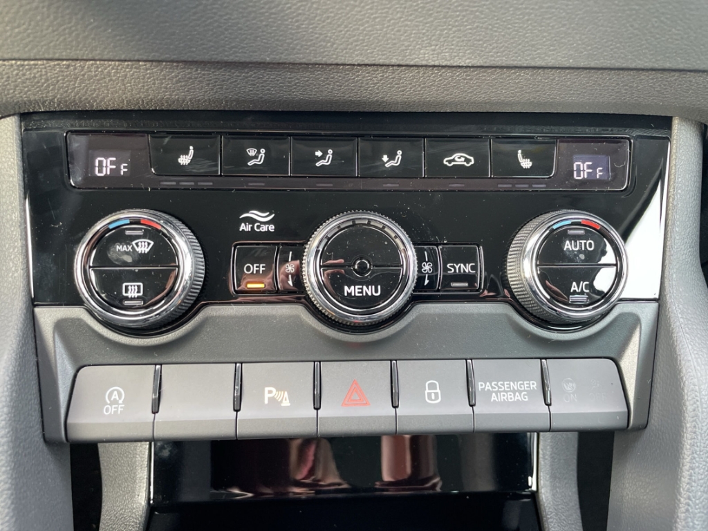 Fahrzeugabbildung SKODA Karoq 1.0 TSI TOUR Lodge Matrix AHK eHeck SHZ PDC