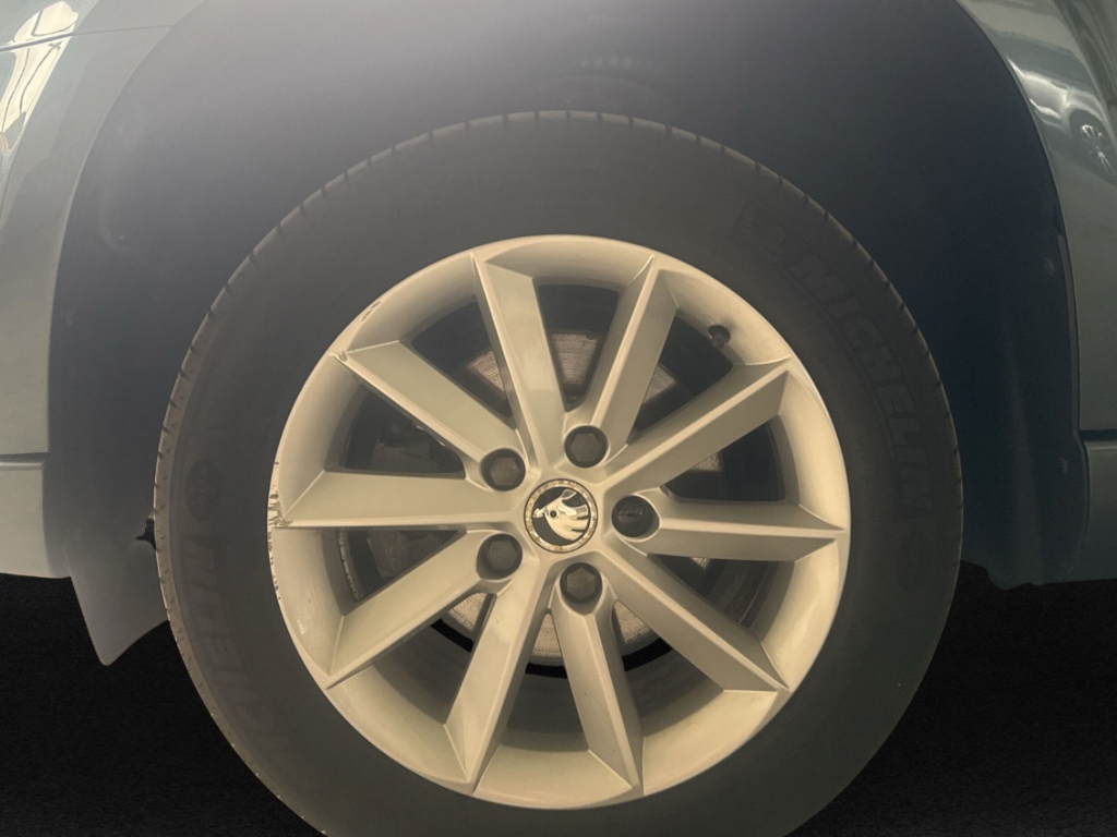 Fahrzeugabbildung SKODA Yeti 1.6 TDI GreenLine AHK Navi PDC SHZ GRA Klimaauto