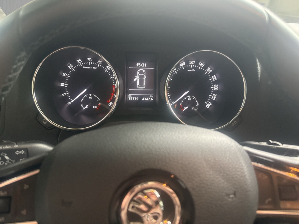 Fahrzeugabbildung SKODA Yeti 1.6 TDI GreenLine AHK Navi PDC SHZ GRA Klimaauto