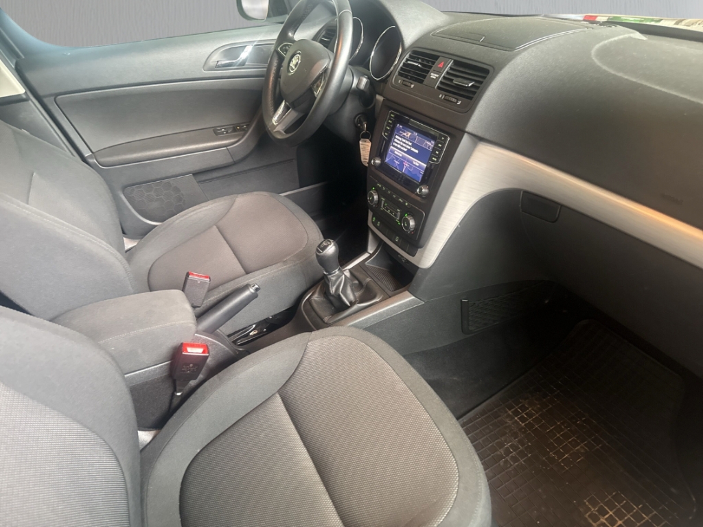 Fahrzeugabbildung SKODA Yeti 1.6 TDI GreenLine AHK Navi PDC SHZ GRA Klimaauto