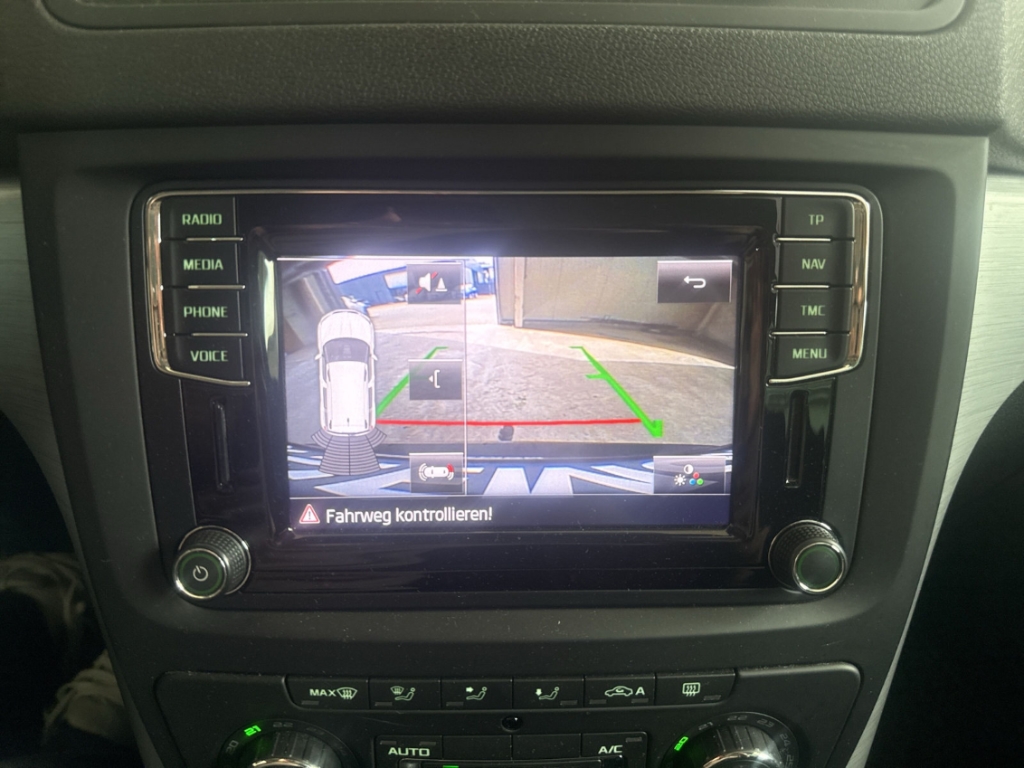 Fahrzeugabbildung SKODA Yeti 1.6 TDI GreenLine AHK Navi PDC SHZ GRA Klimaauto