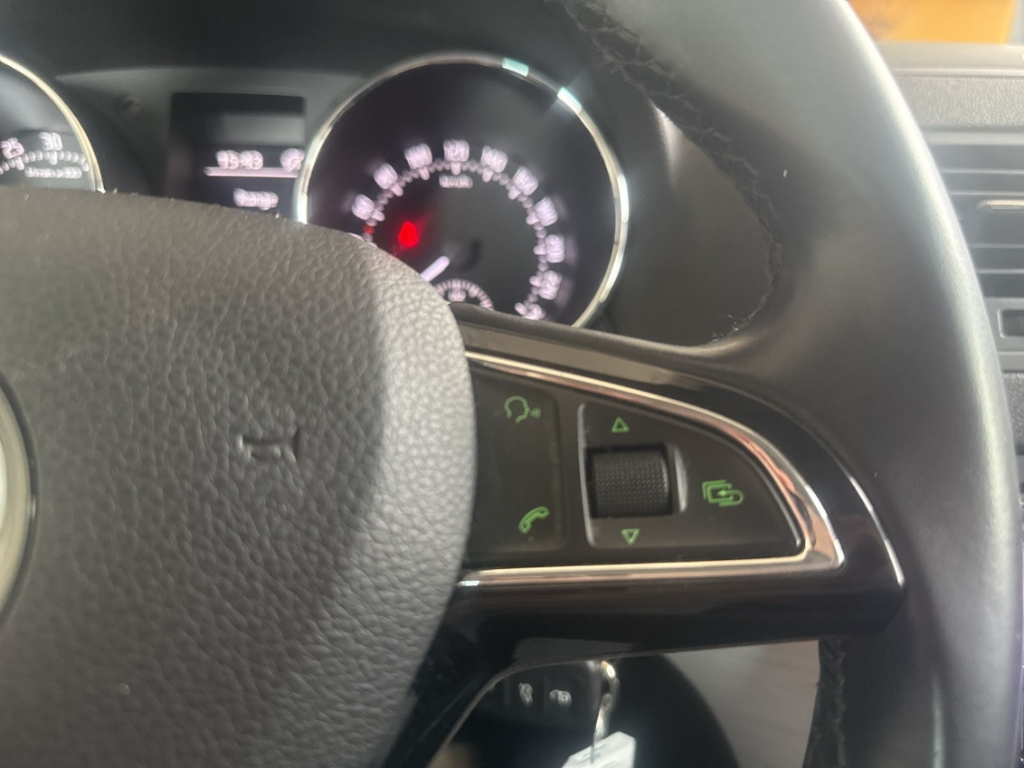 Fahrzeugabbildung SKODA Yeti 1.6 TDI GreenLine AHK Navi PDC SHZ GRA Klimaauto