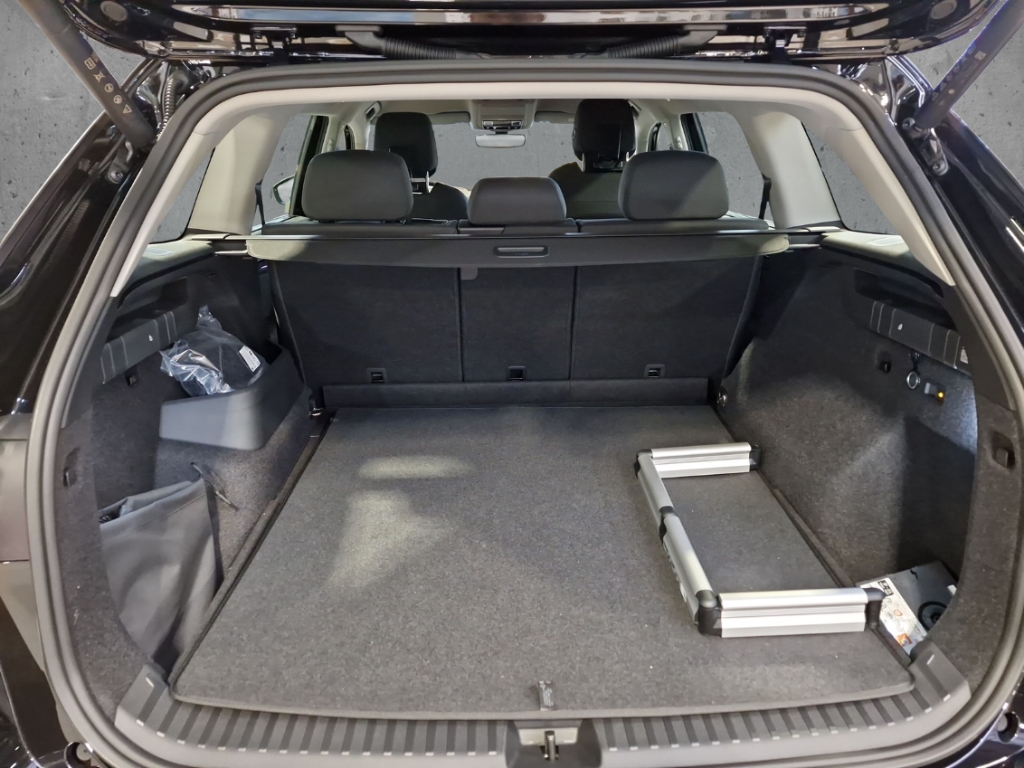 Fahrzeugabbildung SKODA Kodiaq 2.0 TDI DSG Selection digitales Cockpit ACC