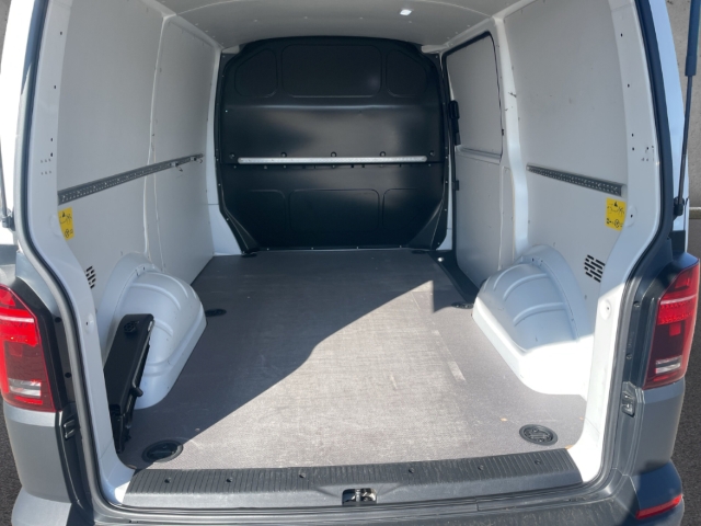 Fahrzeugabbildung Volkswagen Transporter FWD Kasten DSG LED ACC Navi SHZ PDC