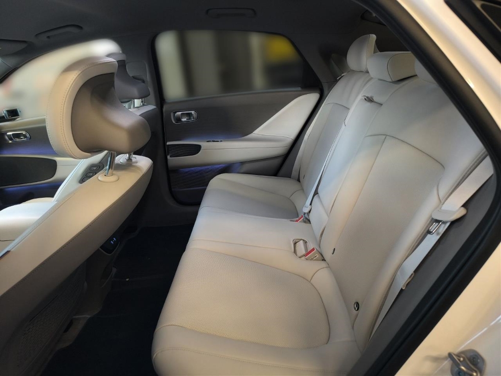 Fahrzeugabbildung Hyundai IONIQ 6 77,4kWh 4WD UNIQ Digi-Spiegel HUD Navi Digitales Cockpit Memory Sitze Soundsystem Bose