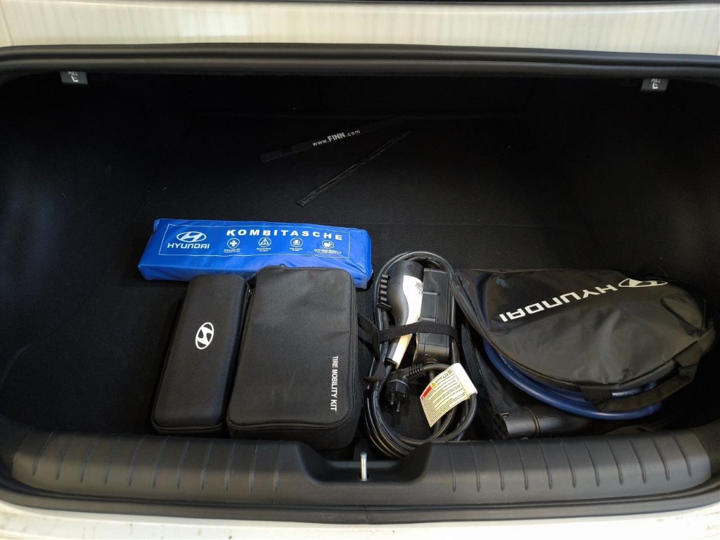 Fahrzeugabbildung Hyundai IONIQ 6 77,4kWh 4WD UNIQ Digi-Spiegel HUD Navi Digitales Cockpit Memory Sitze Soundsystem Bose