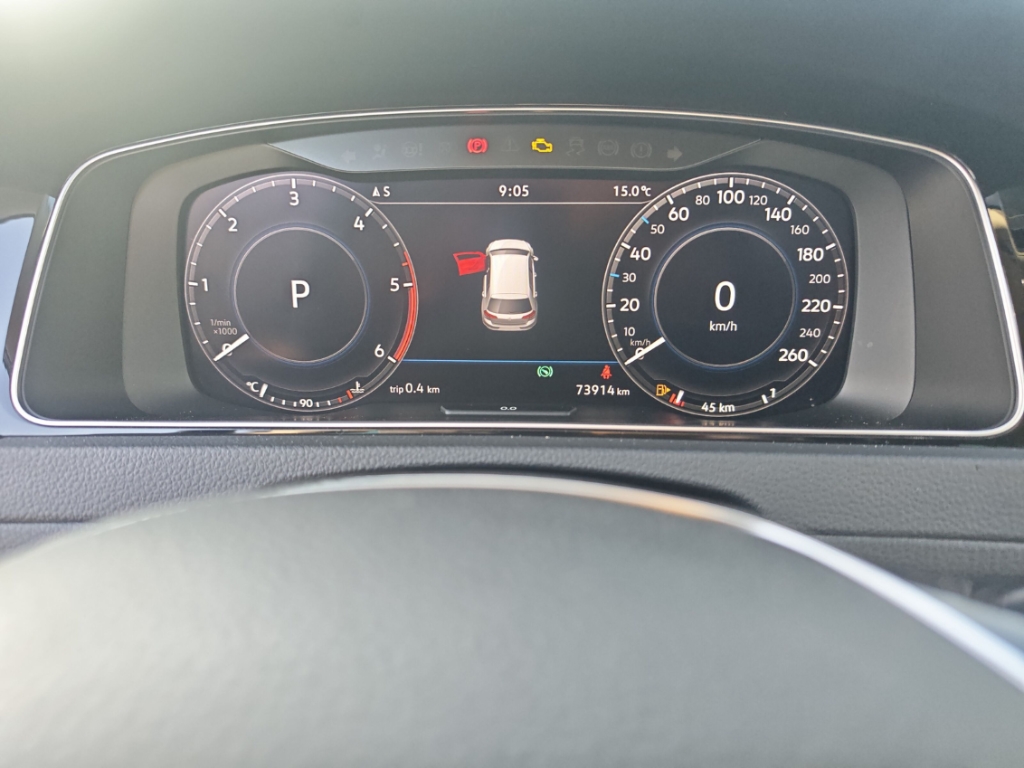 Fahrzeugabbildung Volkswagen Golf VII 2.0 TDI DSG R Line Sportpaket AHK-klappbar Navi Digitales Cockpit LED Sperrdiff.