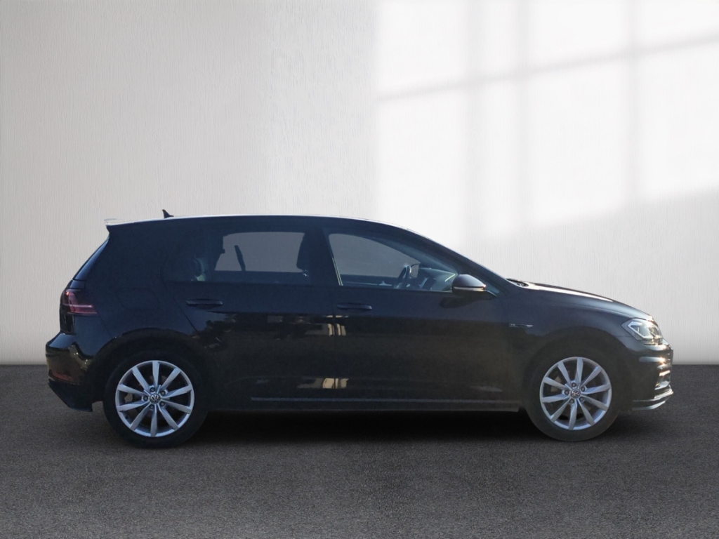 Fahrzeugabbildung Volkswagen Golf VII 2.0 TDI DSG R Line Sportpaket AHK-klappbar Navi Digitales Cockpit LED Sperrdiff.