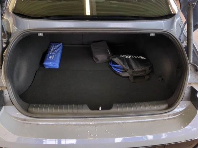 Fahrzeugabbildung Hyundai IONIQ 6 77,4kWh 4WD UNIQ 20LM HUD Navi Digitales Cockpit Memory Sitze Soundsystem