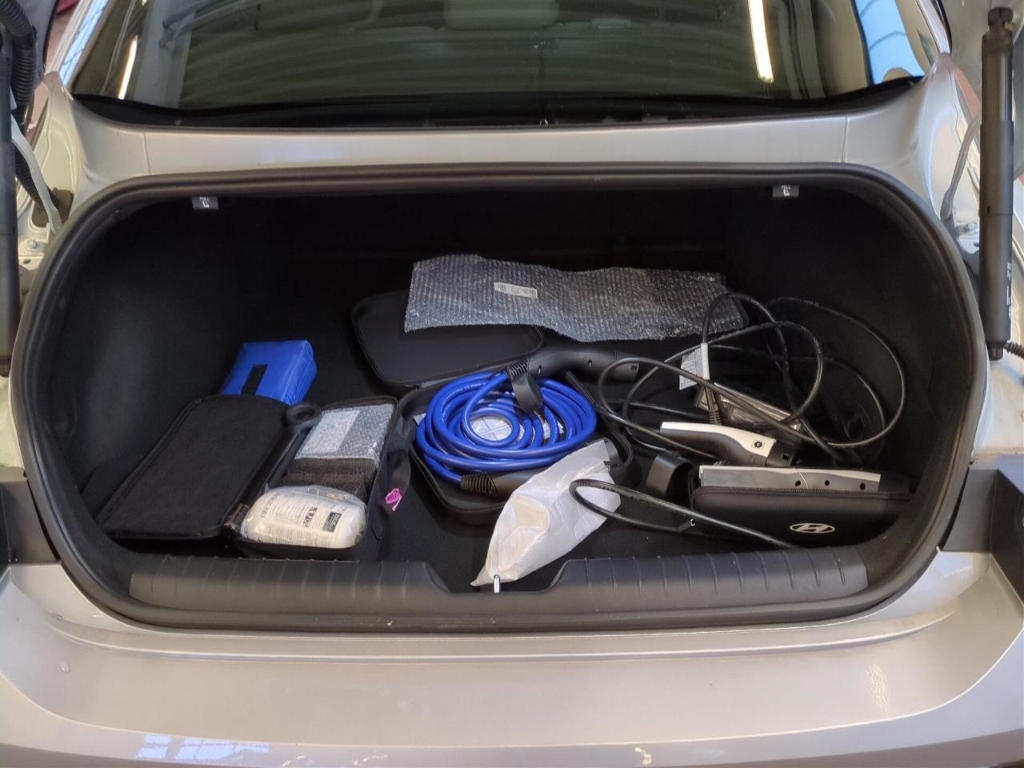 Fahrzeugabbildung Hyundai IONIQ 6 77,4kWh 4WD UNIQ HUD Navi Digitales Cockpit Memory Sitze Soundsystem Bose